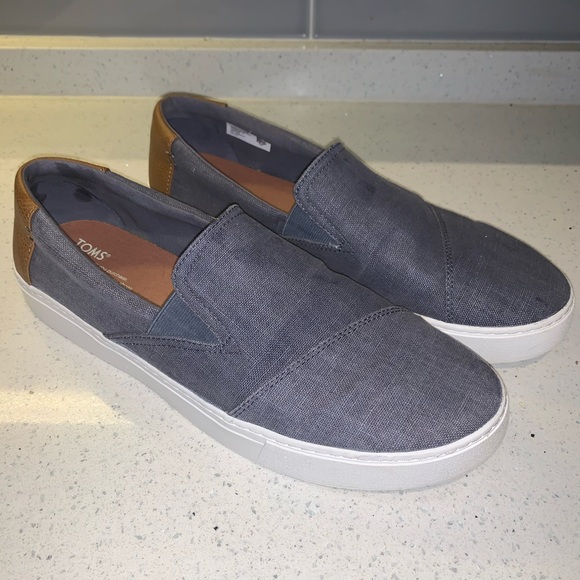 Toms Slip On Shoes - Picture 2 of 5